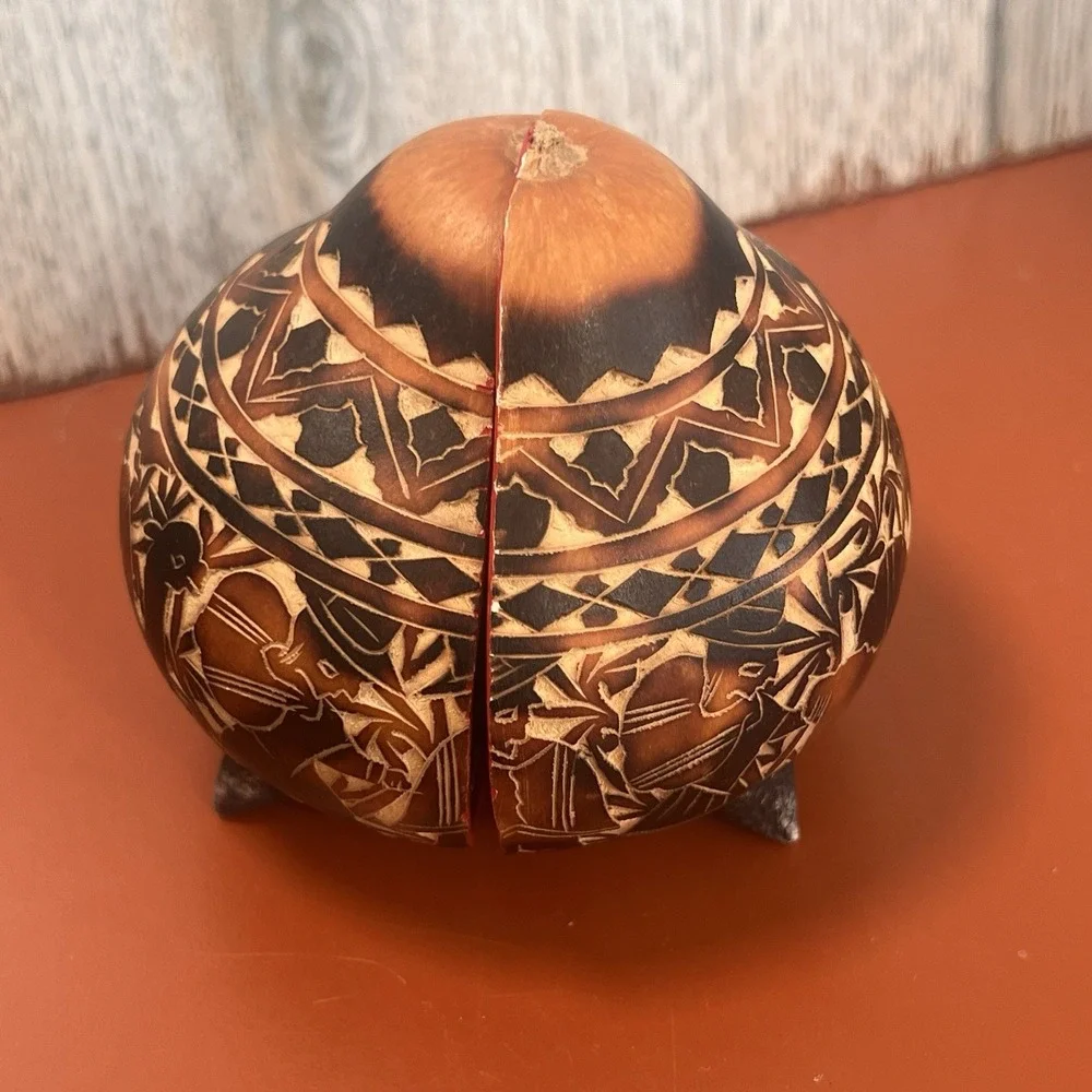 Peruvian Christmas Nativity Scene Carved Gourd Peru Folk Art Hand Made‎ Vintage